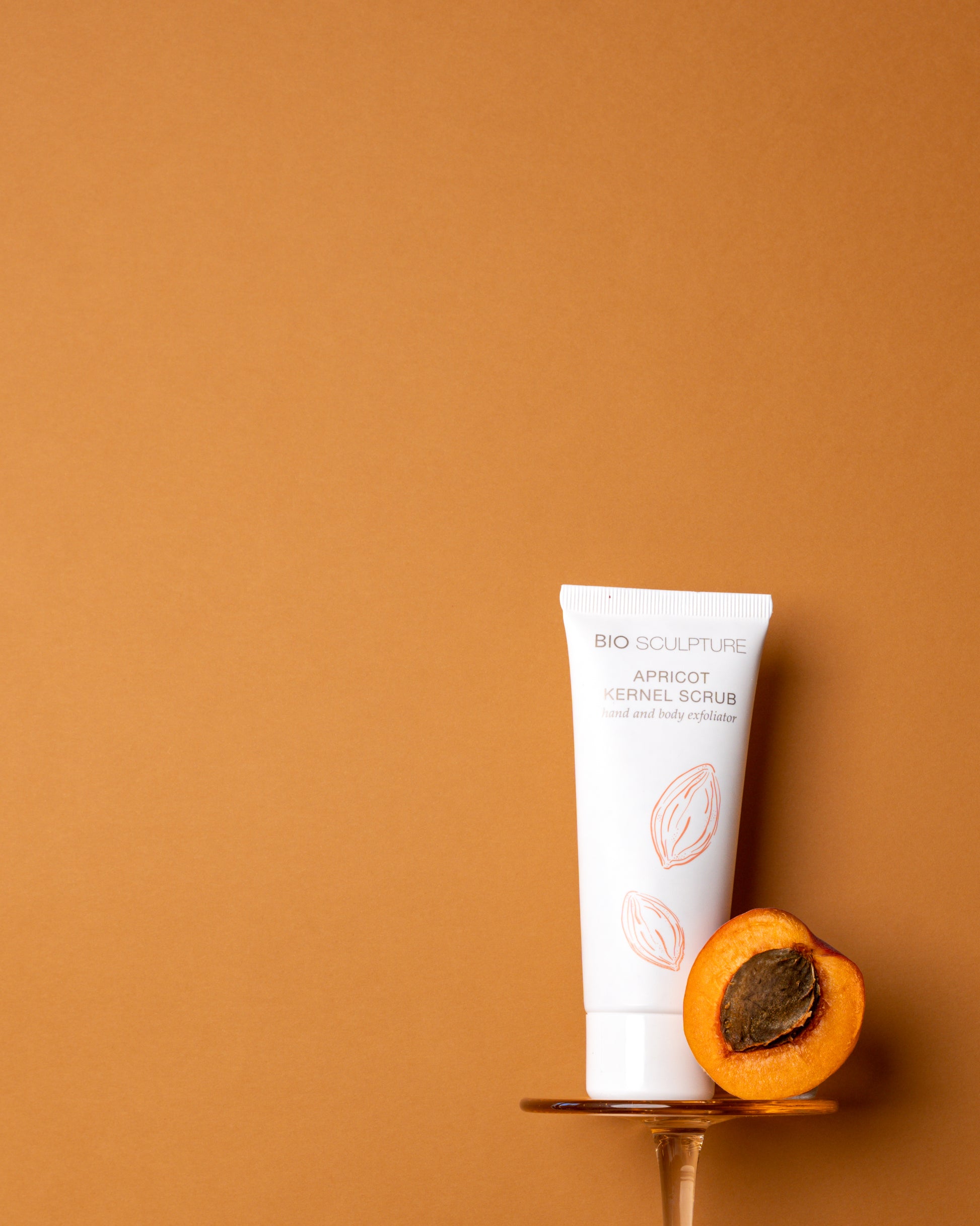 Bio Sculpture apricot kernel scrub 