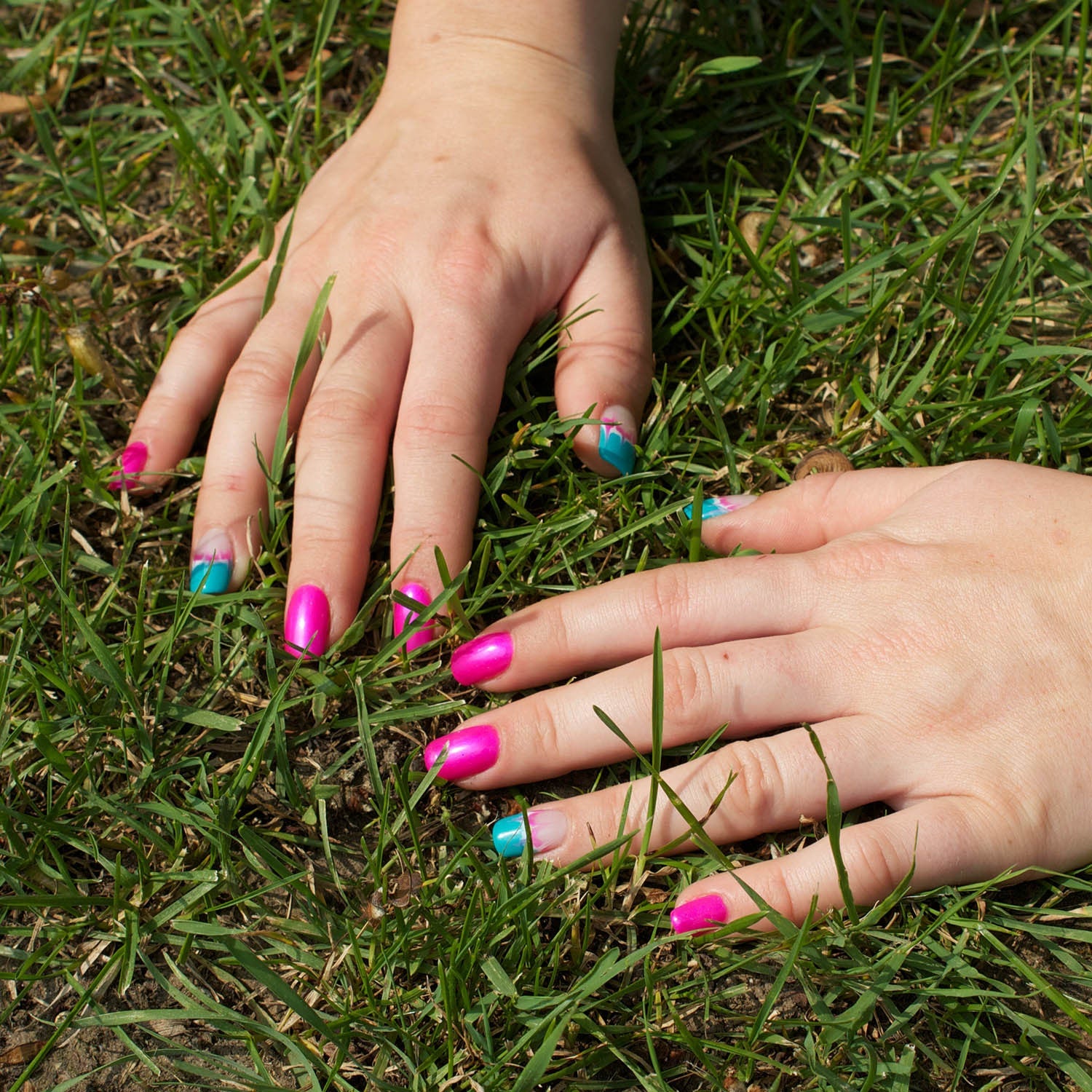 NO.102 NEON POMEGRANATE ICE NAIL POLISH - CYPRUS NAIL SHOP